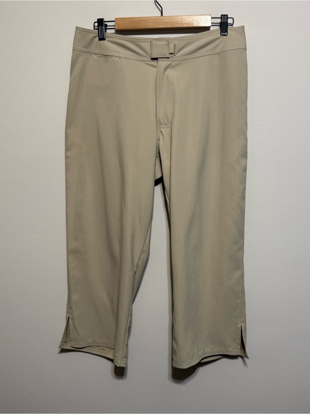 Patagonia women’s Kokawe Capri Khaki Soft Size 10 Velcro closure EUC